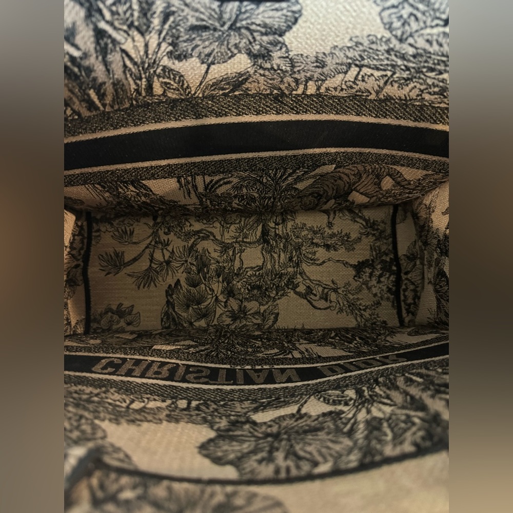 Christian Dior large Book Tote Khaki/Black - Picture 5 of 13